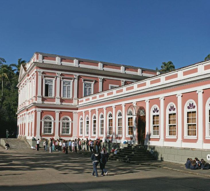 Museu Imperial lateral.jpg