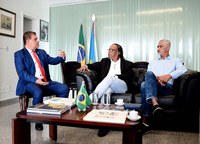 PRESIDENTE DA FCP VISITA SENADOR NELSINHO TRAD