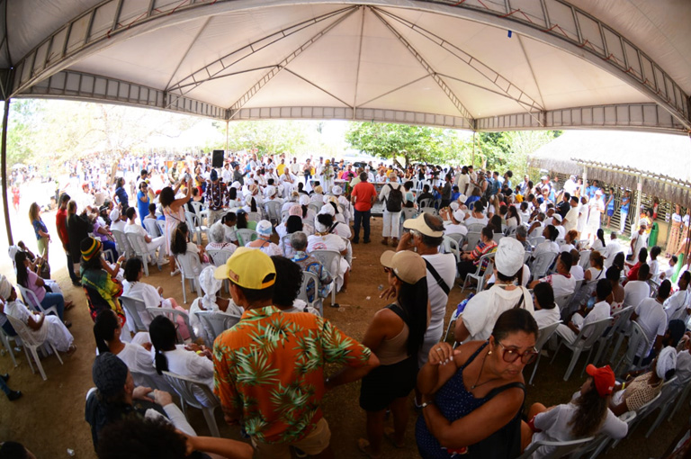 Num auditório improvisado no platô da serra, a audiência ovacionou os homenageados pela Uneal