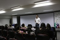 Palestra aplica conceito de comunicação não violenta