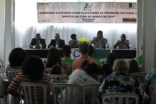 Palmares debate valorização da capoeira para a Copa de 2014