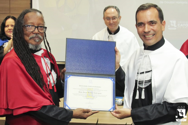 O reitor da Ucsal, Deivid Lorenzo, comandou a solenidade de outorga do título