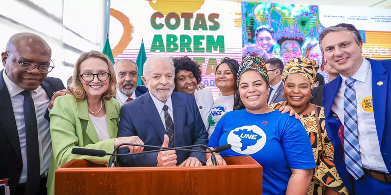 Lula sanciona Lei de Cotas