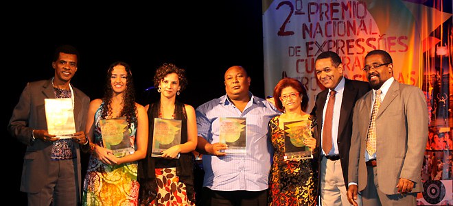 Teatro Rival é palco de premiação à cultura afro-brasileira