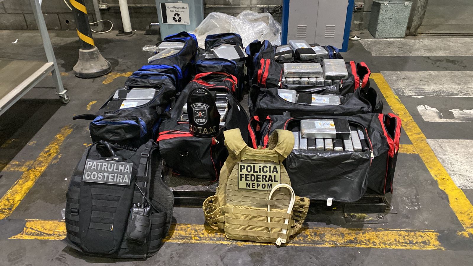 Operação conjunta entre Polícia Federal e Polícia Militar apreende carga de drogas destinada ao