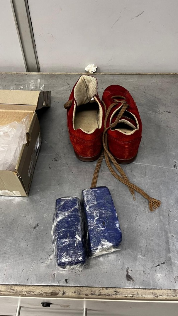 Polícia Federal Apreende Droga Escondida Em Sapatos No Aeroporto De