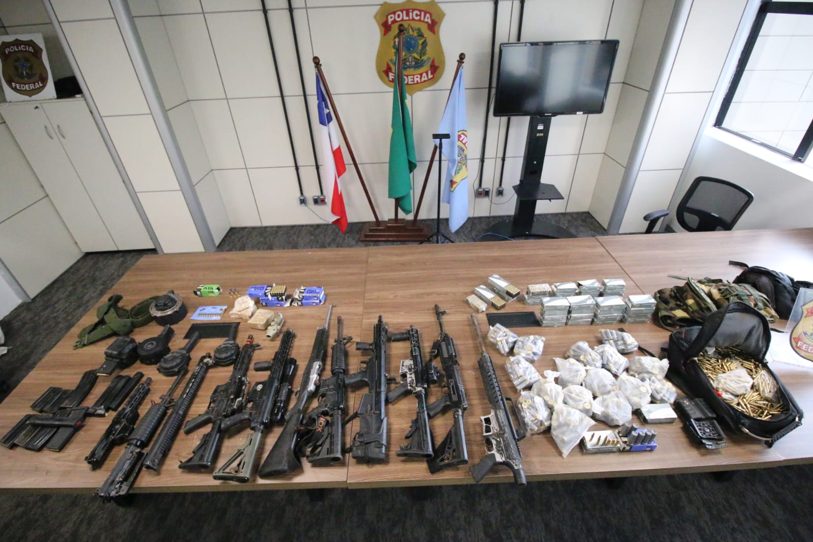 Polícia faz maior apreensão de armas do estado 