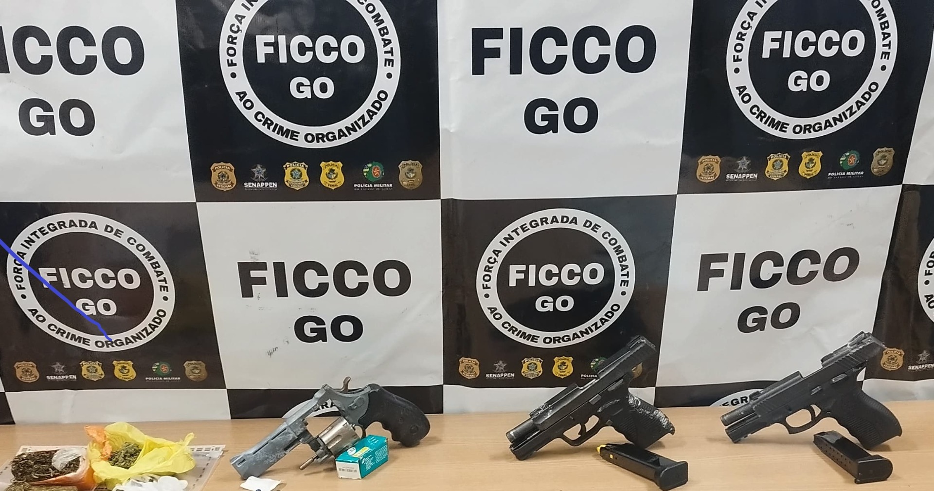 Policiais fecham comércio de salgados utilizado para o jogo do