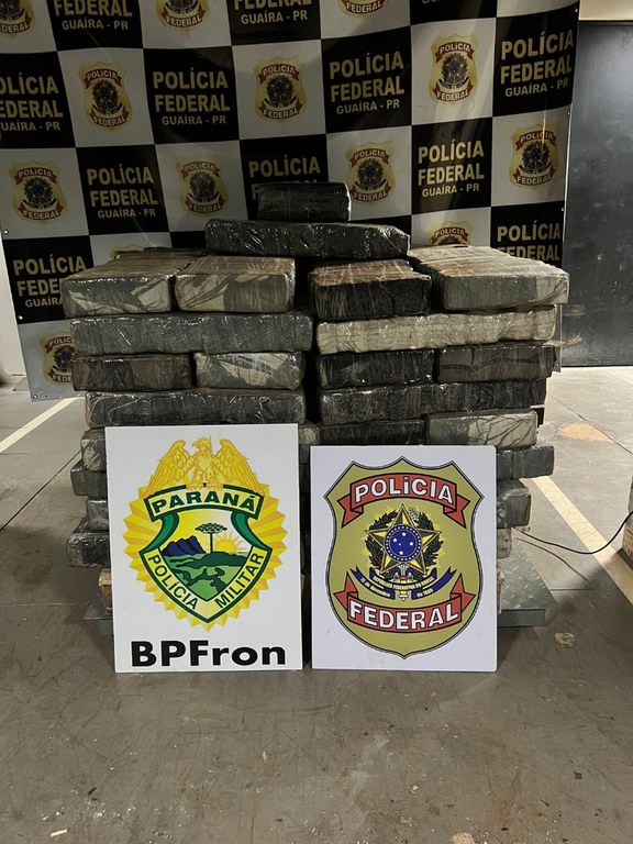 Pf E Bpfron Apreendem Veículo Carregado Com Maconha — Polícia Federal