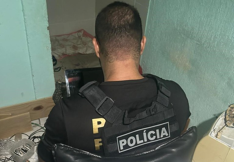 PF prende homem por armazenar arquivos com cenas de abuso sexual infantil em Macaé Polícia Federal