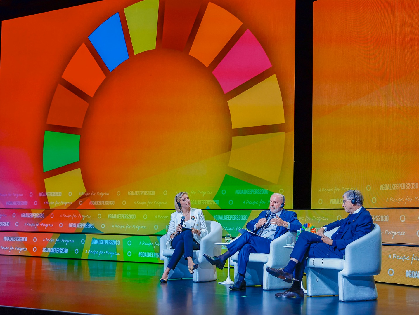 Chairman of the Bill and Melinda Gates Foundation, Bill Gates and the President of Brazil, Luiz Inácio Lula da Silva, during the annual awards ceremony for the Goalkeepers initiative, organized by the Bill and Melinda Gates Foundation, at Jazz at Lincoln Center. New York - United States.