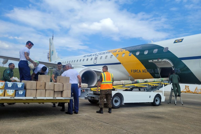 Presidential aircraft being loaded