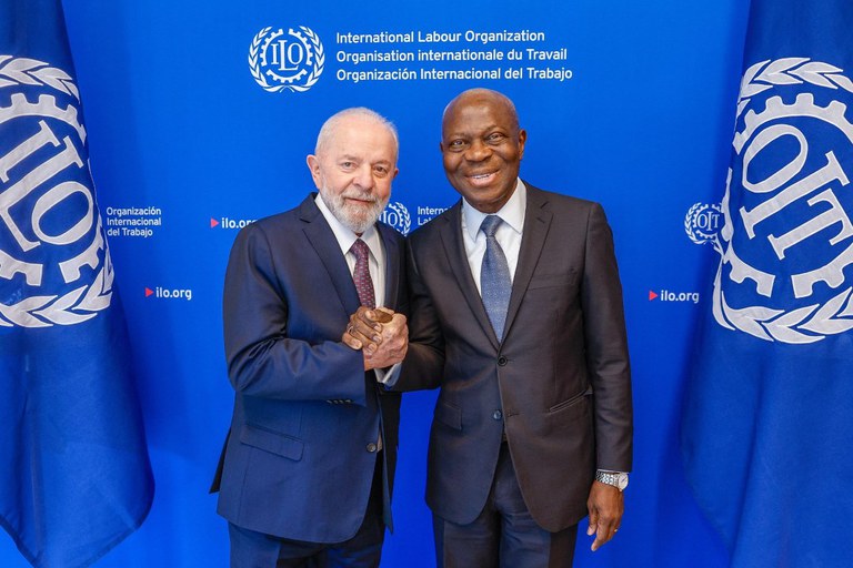 Lula e diretor da OIT.jpg