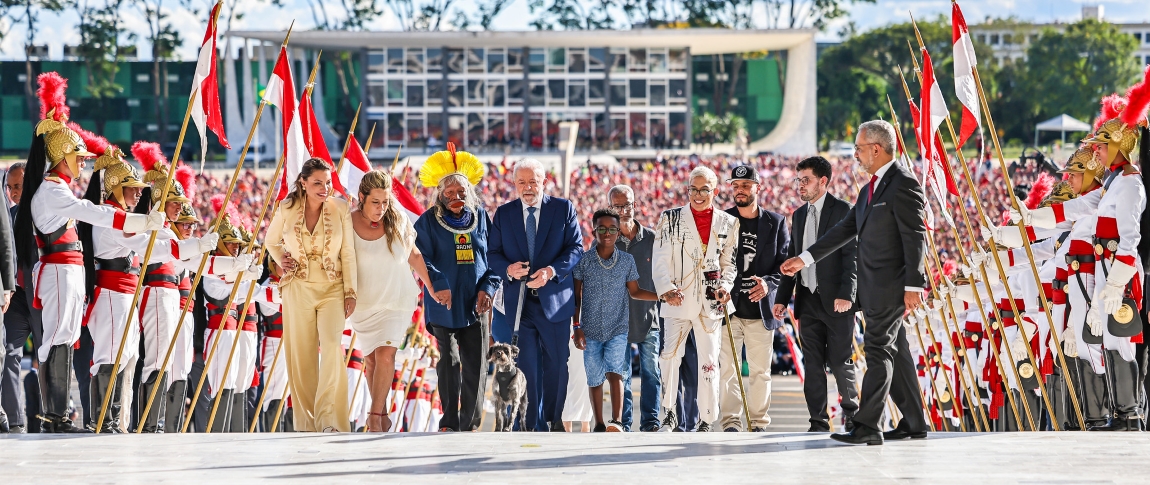 Presidente Lula sobe a rampa do Palácio do Planalto em 2023