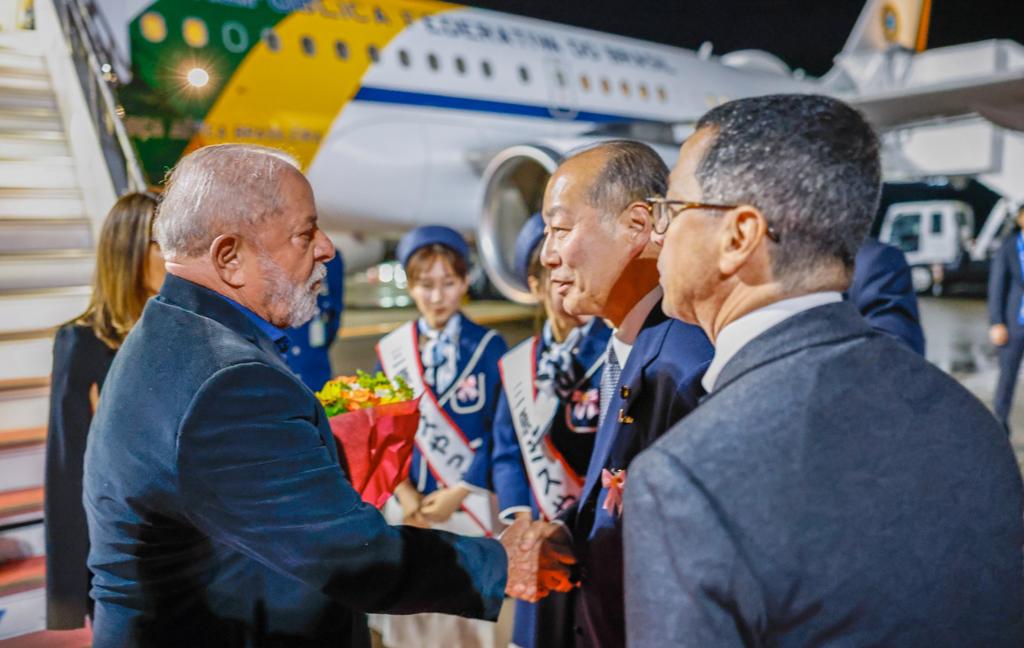 Lula desembarca no Japão