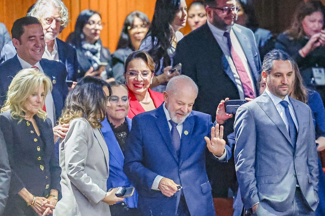 "La política es cosa de mujeres", dice Lula en su viaje a México para la toma de protesta de la presidenta Claudia Sheinbaum