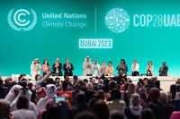 La COP28 aprueba la transición para el abandono de los combustibles fósiles