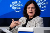 Ministra de Salud de Brasil debate las lecciones aprendidas de la pandemia en el Foro Económico Mundial