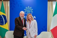 Lula celebra una reunión bilateral con la primera ministra de Italia y anfitriona del G7, Giorgia Meloni