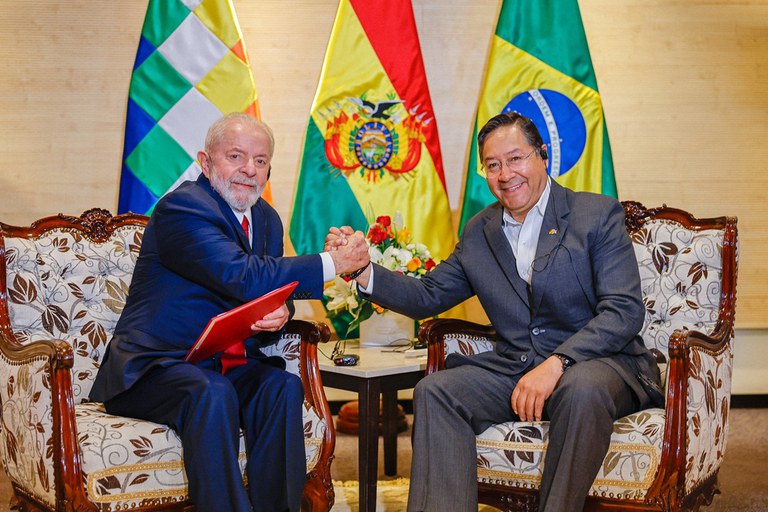 En una declaración a la prensa tras la reunión bilateral con el presidente Luis Arce, el líder brasileño reforzó el potencial de integración física y expansión de negocios entre las naciones en áreas como el gas natural y los fertilizantes.