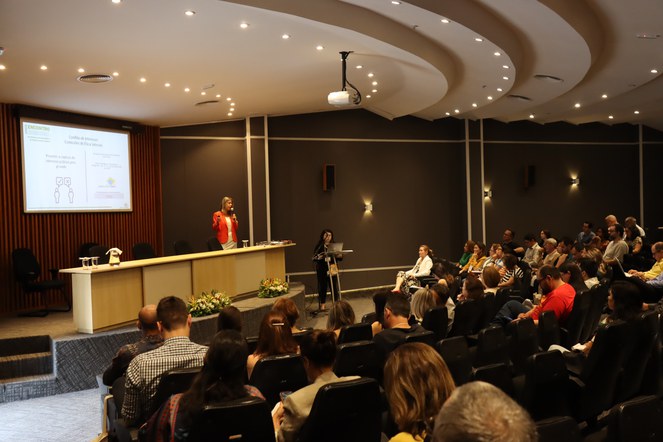 Painel com a Coordenadora-Geral de Conflito de Interesses,Ana Maria Melo Duarte Guimarães