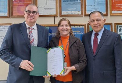 Conselheiro Georghio Alessandro Tomelin; Clarice Knihs, Secretária-Executiva da CEP; e Manoel Caetano, Presidente da CEP