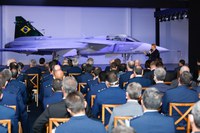 Caça F-39 Gripen é apresentado a autoridades em Brasília