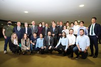 Presidente Bolsonaro recebe equipes campeãs das olimpíadas internacionais de Matemática e Economia