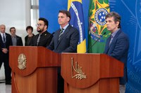 Presidente Bolsonaro anuncia novo ministro da Saúde