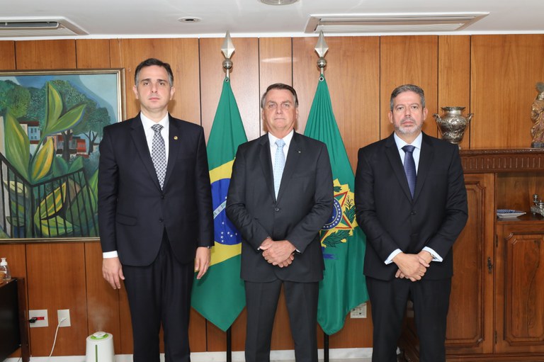 Presidente Bolsonaro se encontra com presidentes da Câmara e do Senado