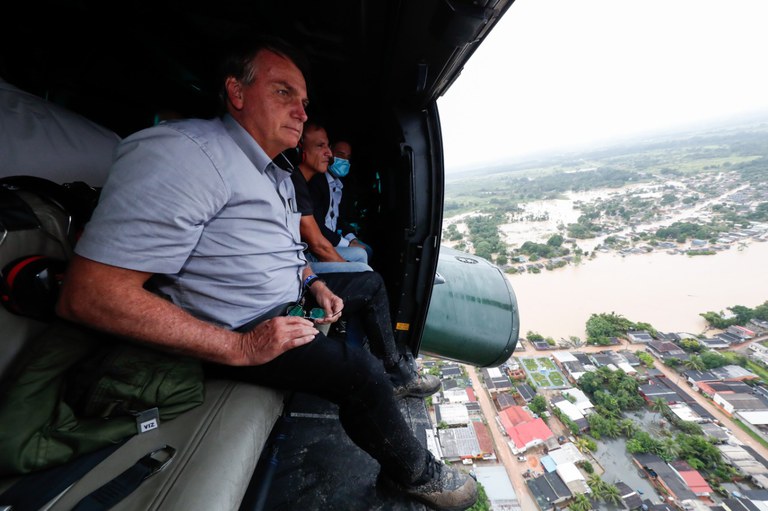 Presidente sobrevoa áreas afetadas por enchentes no Acre