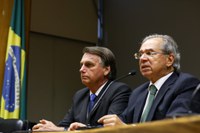 Presidente Jair Bolsonaro e o ministro da Economia, Paulo Guedes, confirmam valor de R$400 para o Auxílio Brasil