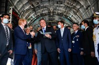 No segundo dia de agenda nos Emirados Árabes, Presidente Bolsonaro visita exposição de aeronaves