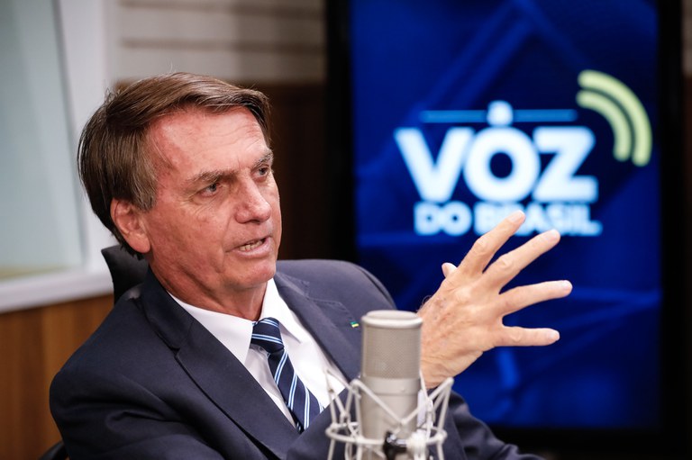 Presidente Jair Bolsonaro participa ao vivo do programa a Voz do Brasil