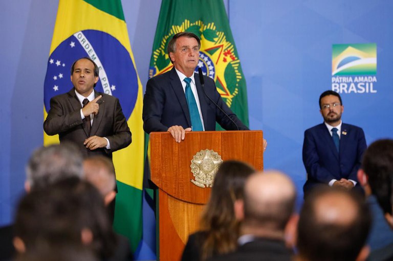 Presidente Jair Bolsonaro participa de cerimônia de regulamentação dos novos critérios de renegociação de dívidas do Fies