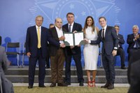 Presidente da República, Jair Bolsonaro, participa de cerimônia para regularização fundiária em áreas do Distrito Federal