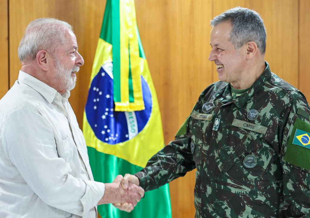 Mulheres podem chegar a general e comandar tropas do Exército - O