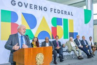 Lula defende trabalho digno e salário justo em encontro com dirigentes sindicais internacionais