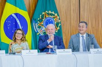 Lula firma parceria para retomar obras e garante volta das relações federativas