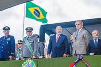 Presidente participa de cerimônia do Dia do Exército em Brasília