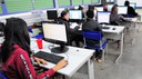 Laboratório de informática em escola pública