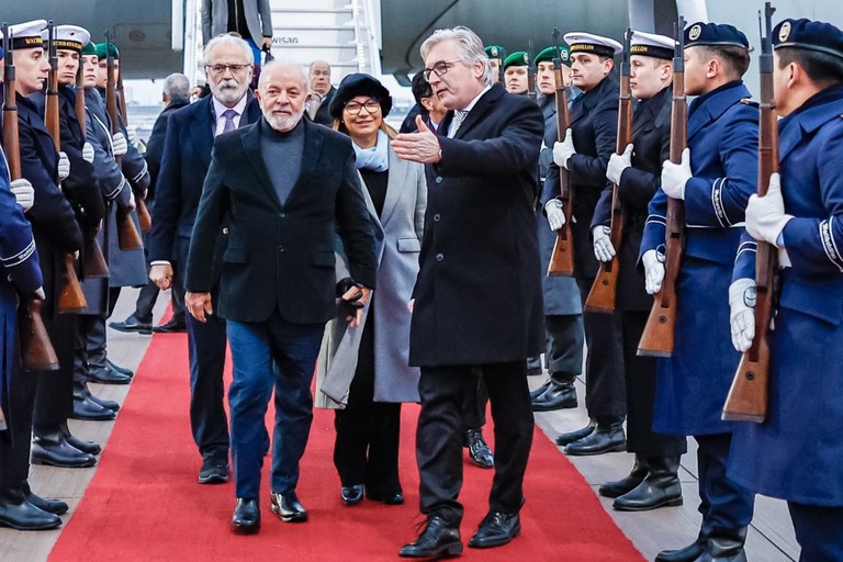 Presidente Lula desembarca na Alemanha
