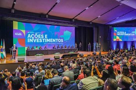 Anúncio de pacote de investimentos para Minas Gerais, no Minascentro, em Belo Horizonte (MG)