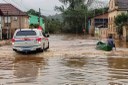 Ações de resgate em áreas alagadas no RS