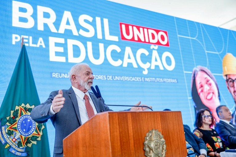 Lula educação.jpg