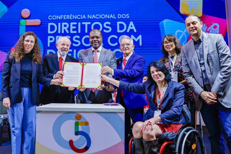 Lula reforça compromisso com o avanço de políticas para as pessoas com deficiência