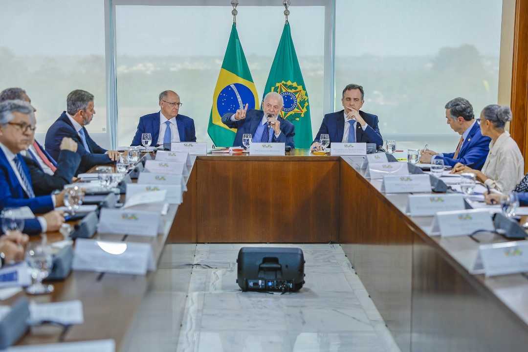 Governo Federal prepara outras medidas para enfrentar os efeitos dos incêndios pelo país, em cooperação com Legislativo, Judiciário e governos estaduais