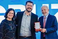 Presidente Lula entrega medalhas por contribuição à vacinação