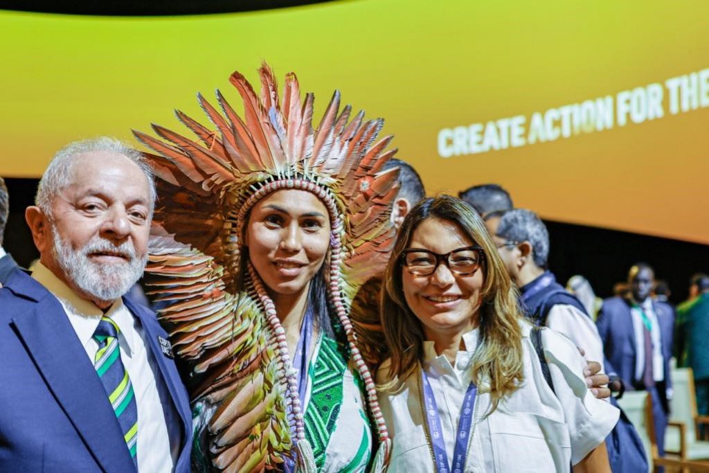 231201_Planalto_Lula-Janja-e-IsabelFonseca-munduruku_Foto-RicardoStuckertPR.jpg