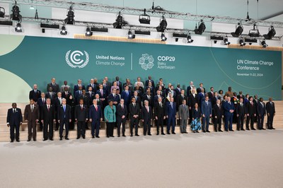 Foto oficial com líderes das delegações na COP29